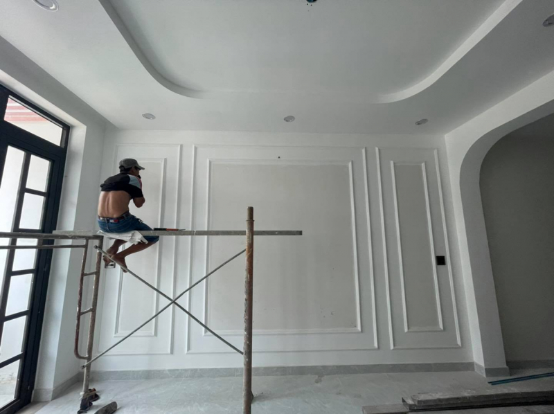 Thợ thi công đóng trần vách thạch cao tại Đức Hòa 1