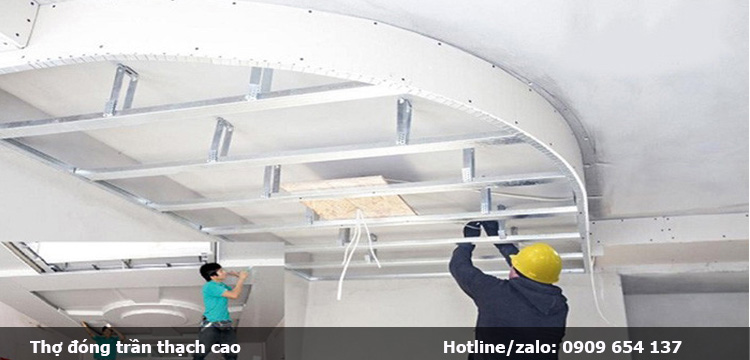 Thợ thi công đóng trần vách thạch cao tại Tân Hưng 4